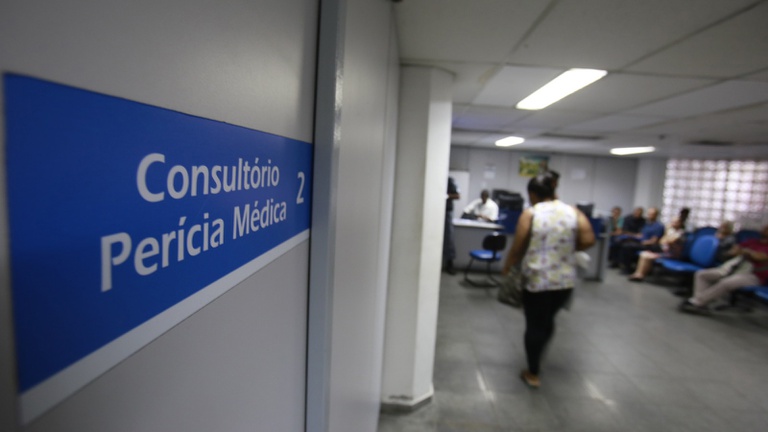 Atendimento em Agência da Previdência Social para perícia médica do INSS. Fonte: Ministério da Previdência Social.